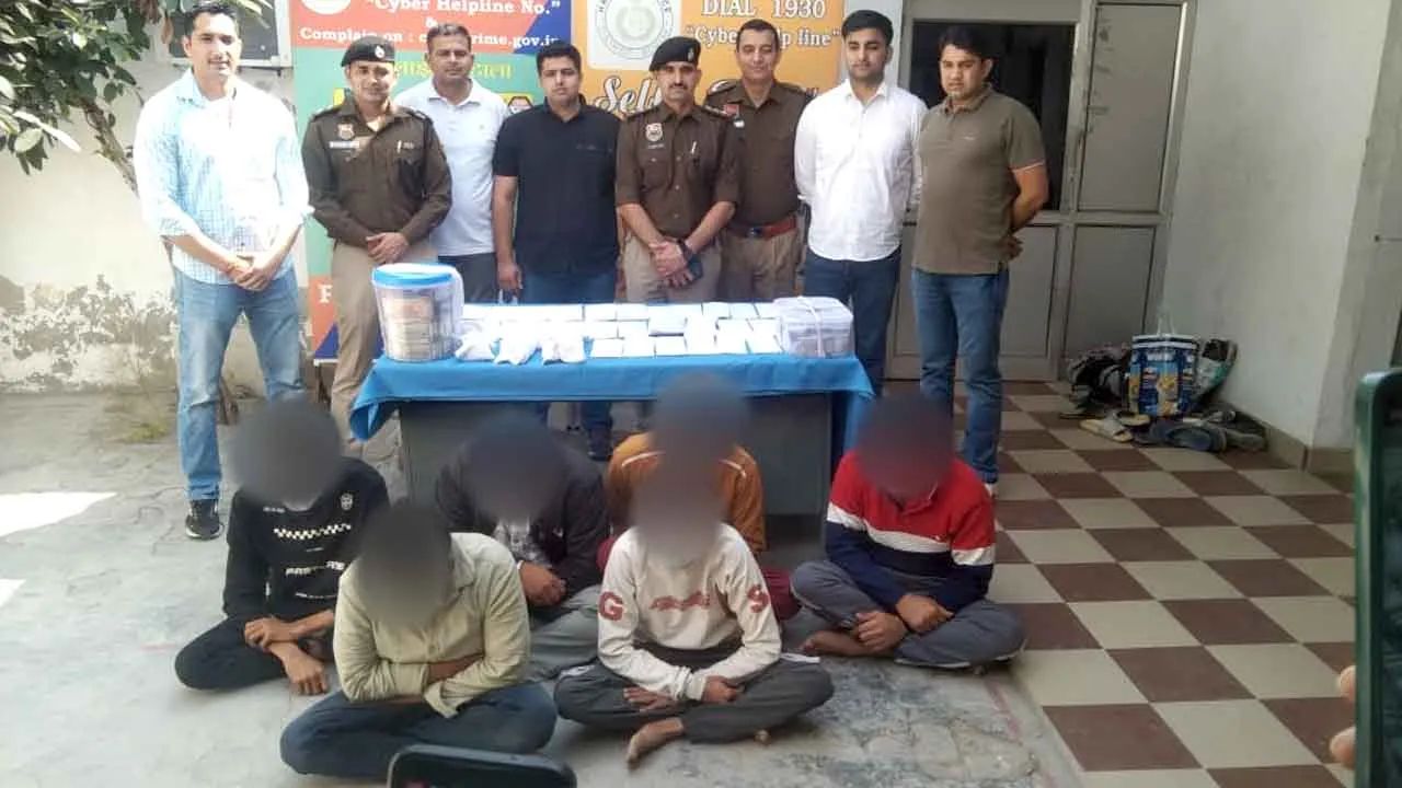 रेटिग करने के नाम पर लाखों की ठगी करने के मामले में छह आरोपी गिरफ्तार