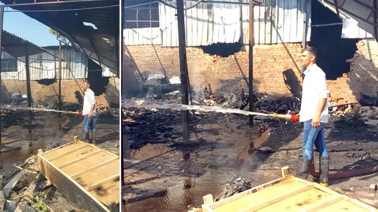 Fire: फर्नीचर के गोदाम में लगी आग, सामान जलकर राख