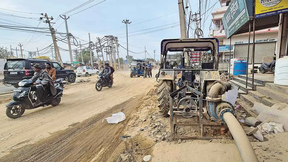 नई लाइनों और केबल बिछाने के लिए हो रही सड़क खुदाई बनीं परेशानी का सबब, पेयजल और सीवरेज व्यवस्था हो रही ठप
