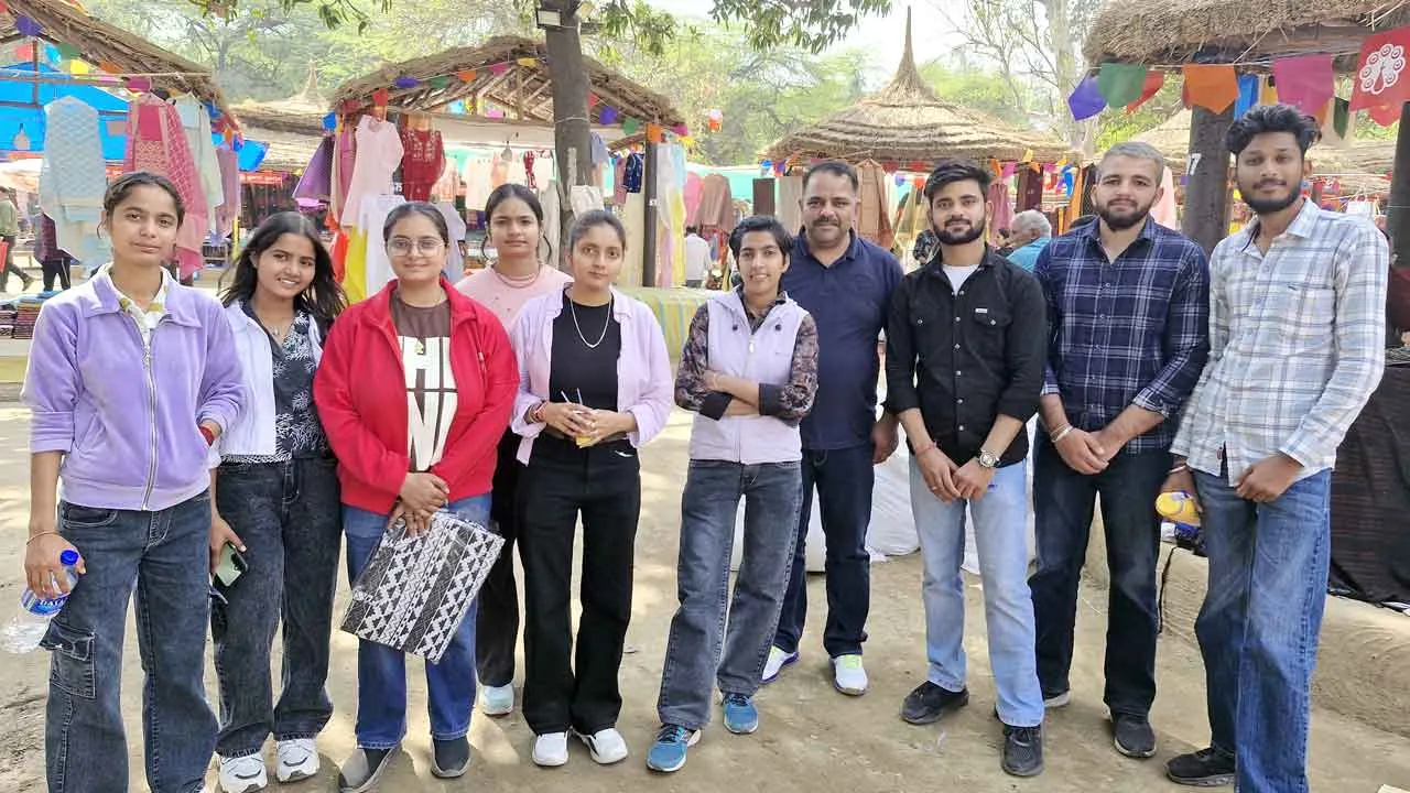 Surajkund Mela: सीडीएलयू के विद्यार्थियों ने किया सूरजकुंड मेले का शैक्षणिक भ्रमण