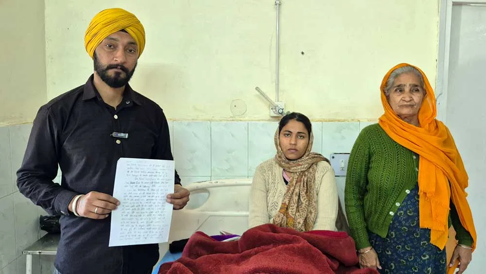 Civil Hospital Sirsa: नवजात का डीएनए करवाने के लिए भटक रहे दंपति, बोले: नहीं मिल रहा न्याय