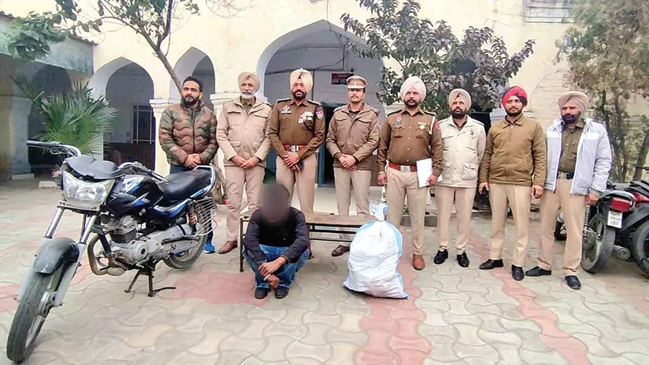 China Door Recovered: चोरी के बाईक सहित चाईना डोर के 25 गट्टू किए बरामद