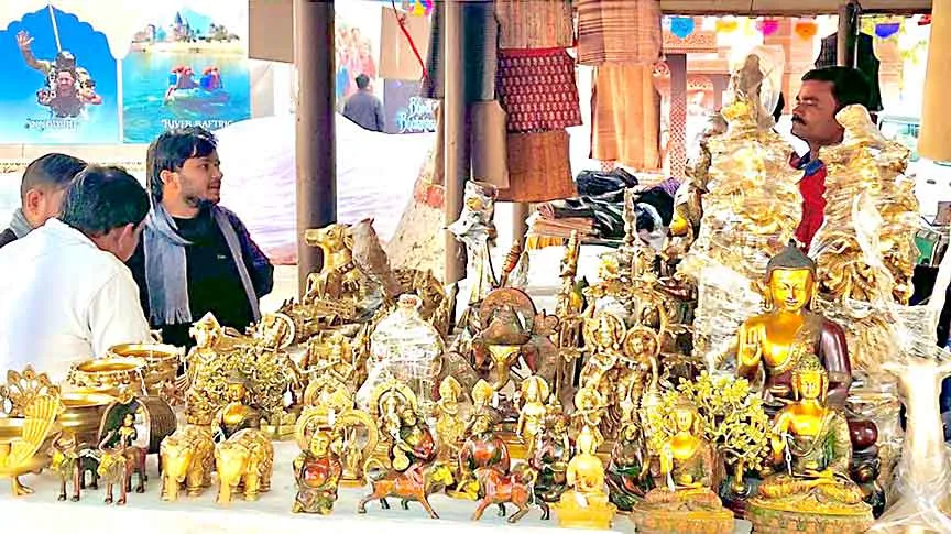 38th Surajkund International Crafts Fair: टीकमगढ़ की मूर्तियां खींच रही पर्यटकों का ध्यान! सूरजकुंड मेले की बढ़ रही शान