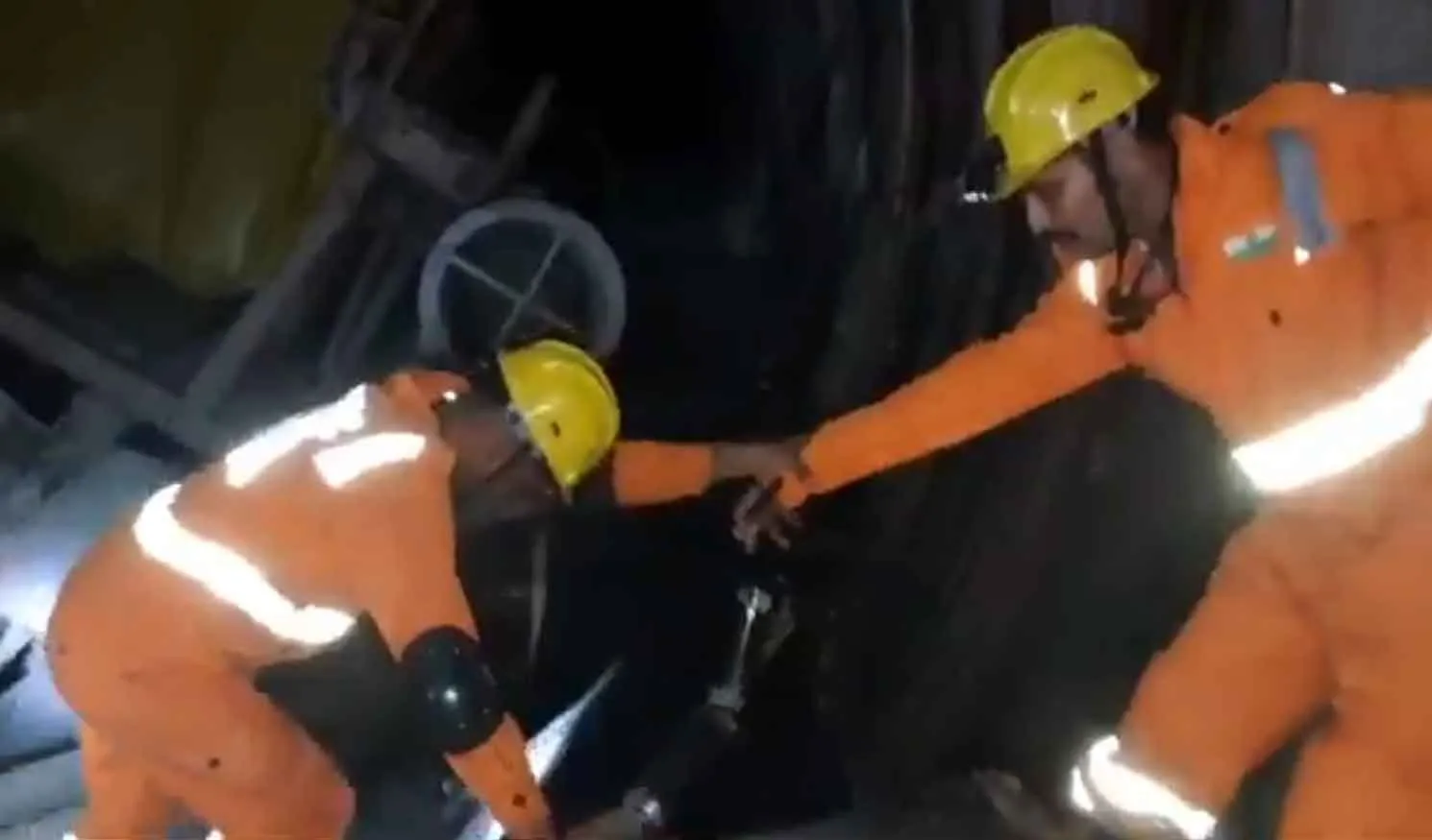 Telangana Tunnel Collapsed: तेलंगाना में सुरंग ढही, 8 लोग फंसे! जीवित रहने की संभावना बहुत कम!