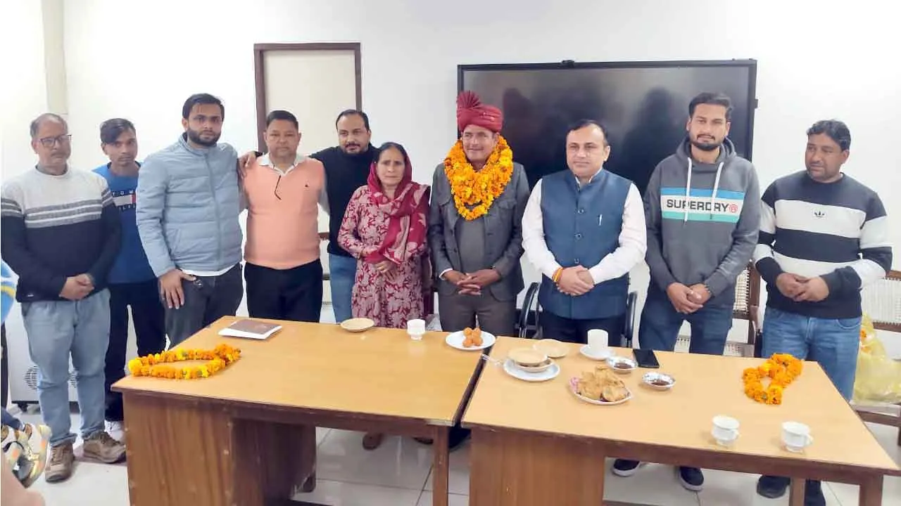 राजस्व विभाग में 26 वर्ष की सरकारी सेवा पूरी करने उपरांत सेवानिवृत हुये रामपाल -उपमंडल अधिकारी जसपाल सिंह गिल