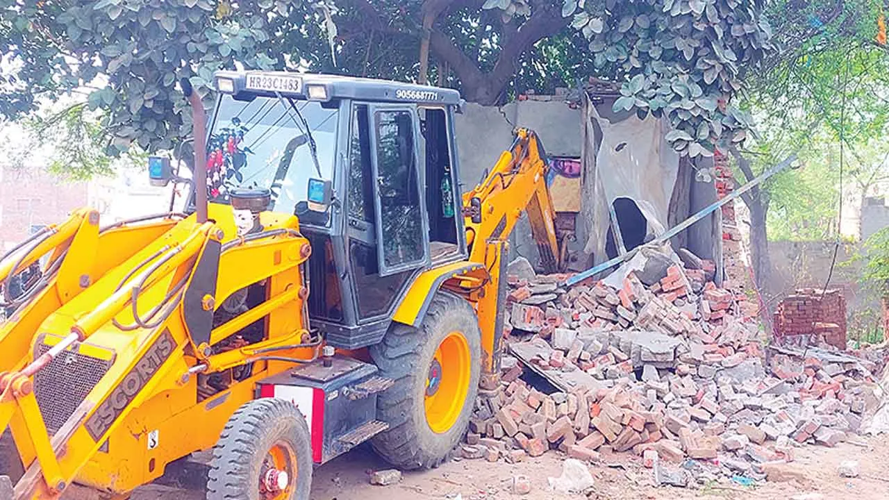 ‘युद्ध नशों के विरुद्ध’: सुनाम में नशा तस्कर के घर पर चला बुल्डोजर