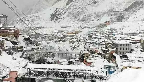 Uttarakhand Avalanche: बद्रीनाथ में ग्लेशियर फटा, चार मजदूरों की मौत