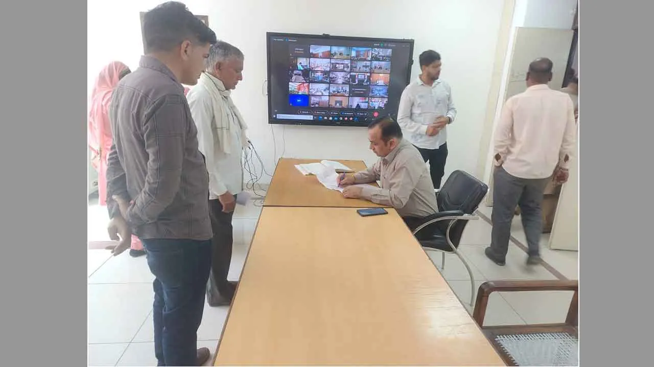लघु सचिवालय व्यासपुर के सभागार में समाधान शिविर का आयोजन