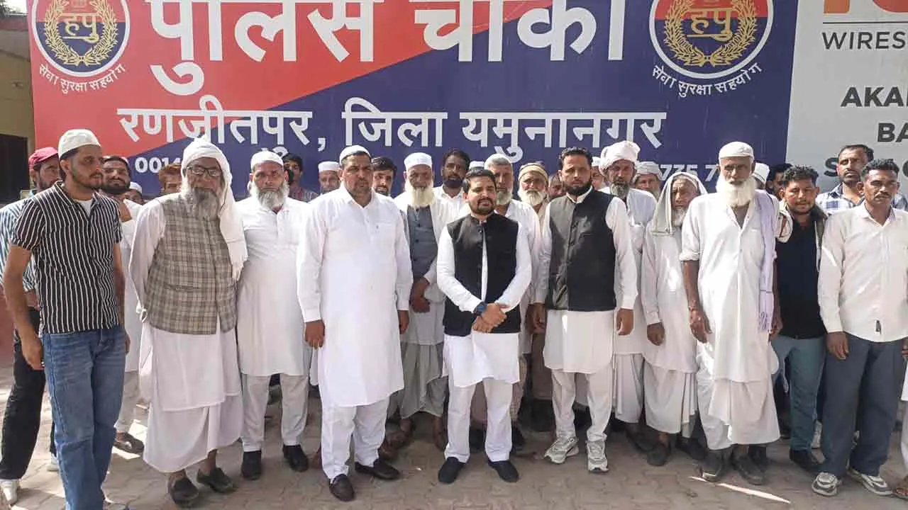 नामजद आरोपियों की गिरफ्तारी न होने से नाराज ग्रामीणों ने रणजीतपुर चौंकी में रोष प्रकट किया
