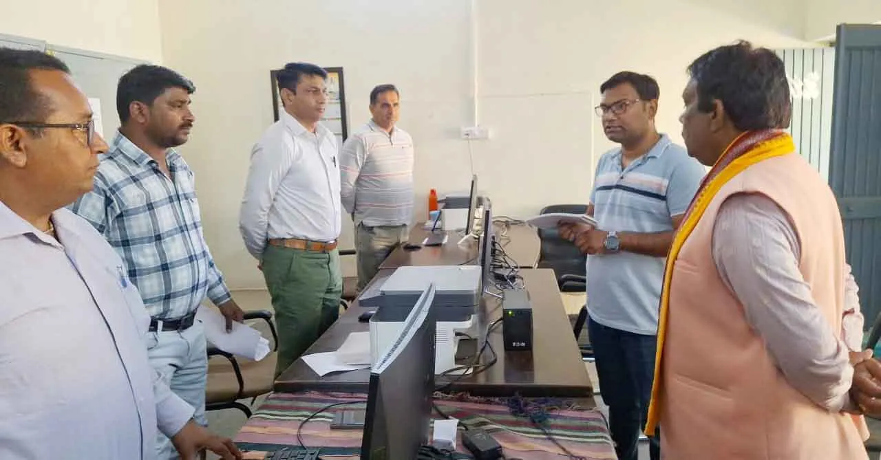 चेयरमैन का चाबुक और कर्मचारियों पर गाज!