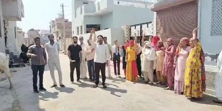 निराश्रित गोवंश की भरमार, चपेट में आकर कई हो चुके चोटिल