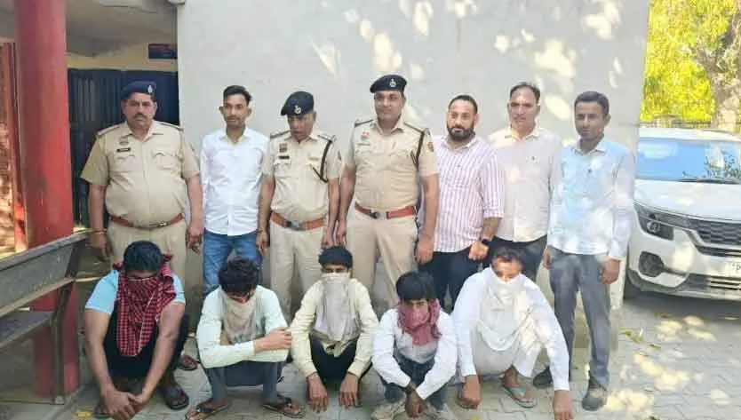 सवा करोड़ की नकली अंग्रेजी शराब का जखीरा बरामद, फैक्ट्री का भंडाफोड़