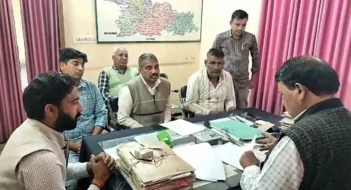 किसी के बहकावे में न आएं ऋणी किसान : चारण