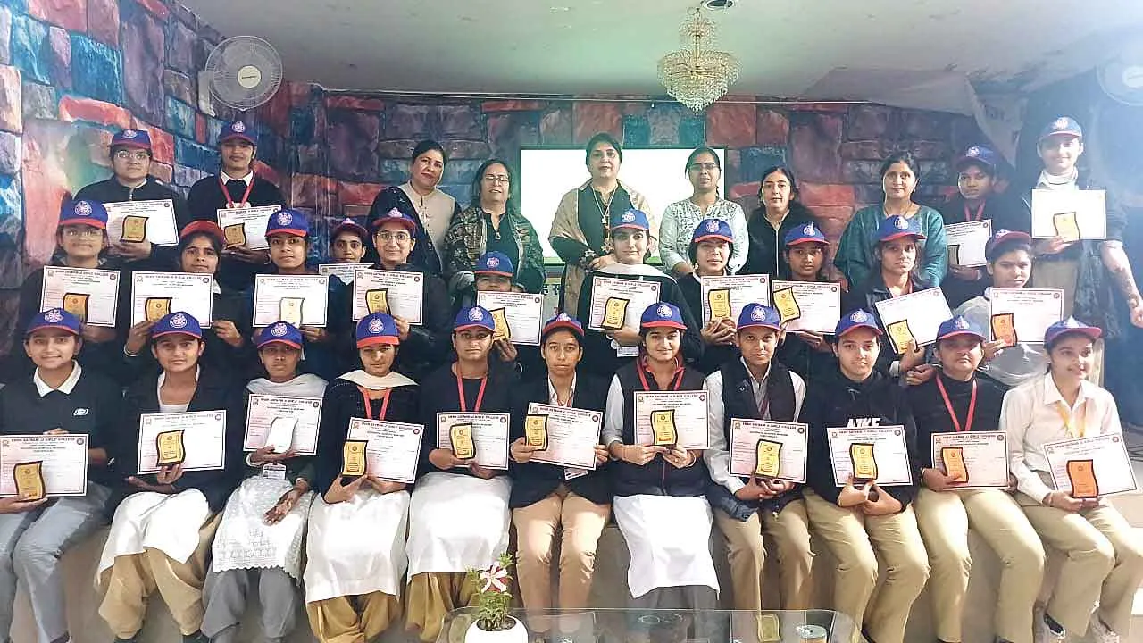 NSS Camp: शाह सतनाम जी गर्ल्स कॉलेज के एनएसएस शिविर में आस्था और प्रियंका चुनी गई बेस्ट वॉलंटियर