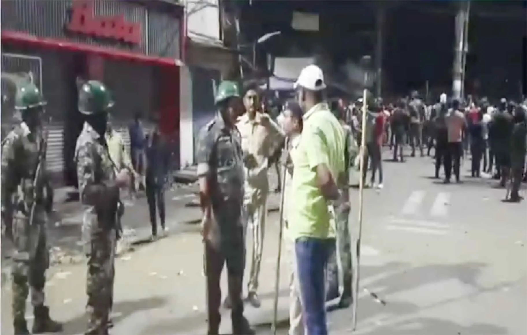Hazaribagh Violence: रामनवमी से पहले निकाले गए जुलूस के दौरान भिड़े दो पक्ष, पुलिस ने की कार्रवाई