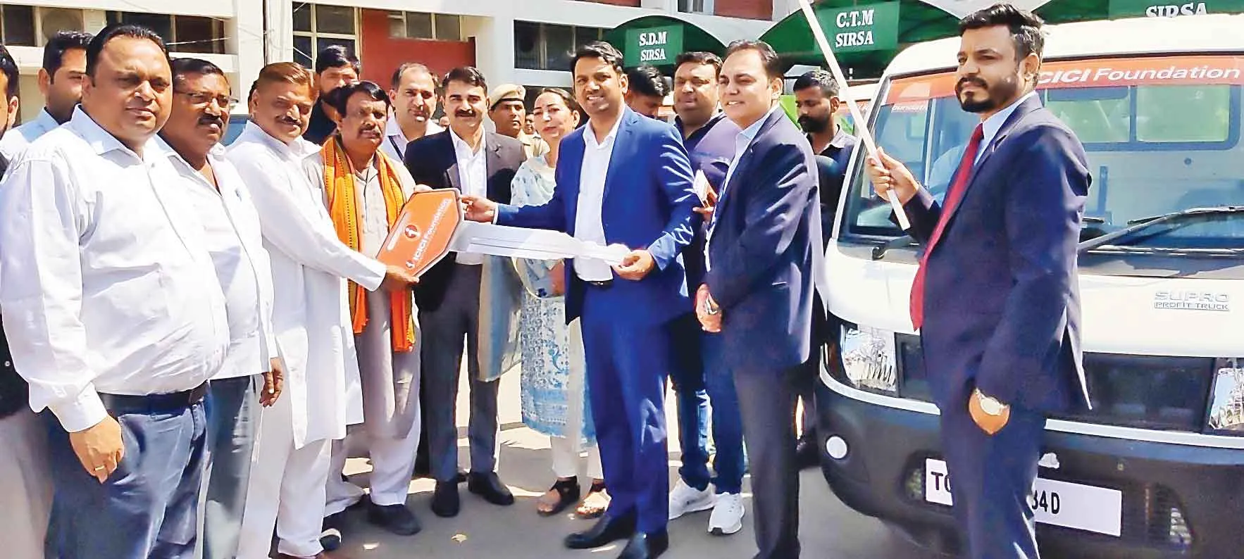 आईसीआईसीआई बैंक ने रानियां को स्वच्छता बनाए रखने के लिए भेंट किए छह कूड़ा वाहन
