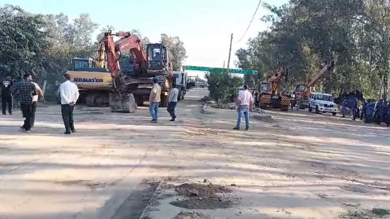 13 माह से दातासिंह वाला बॉर्डर पर लगे बैरिगेटिंग हटाए
