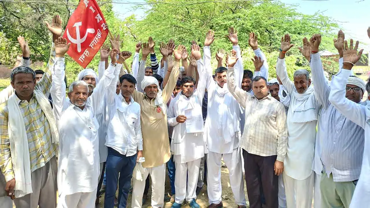 Smart Meter: उचाना में खंभों पर स्मार्ट मीटर लगाने का जोरदार विरोध