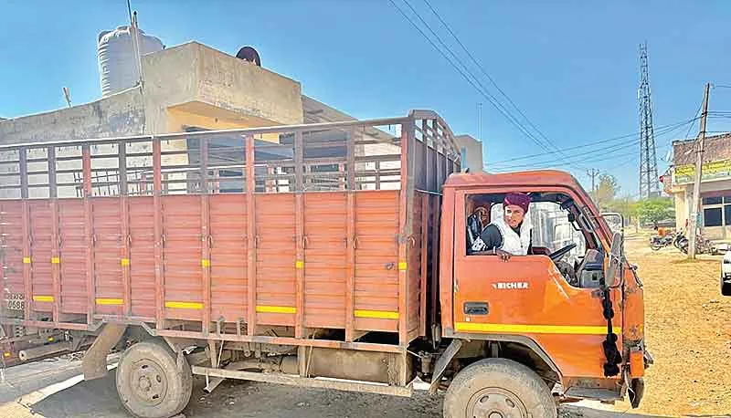 इस महिला के जूनून को सलाम! ट्रक चलाकर कर रही पटियाला की काजल परिवार का पालन पोषण