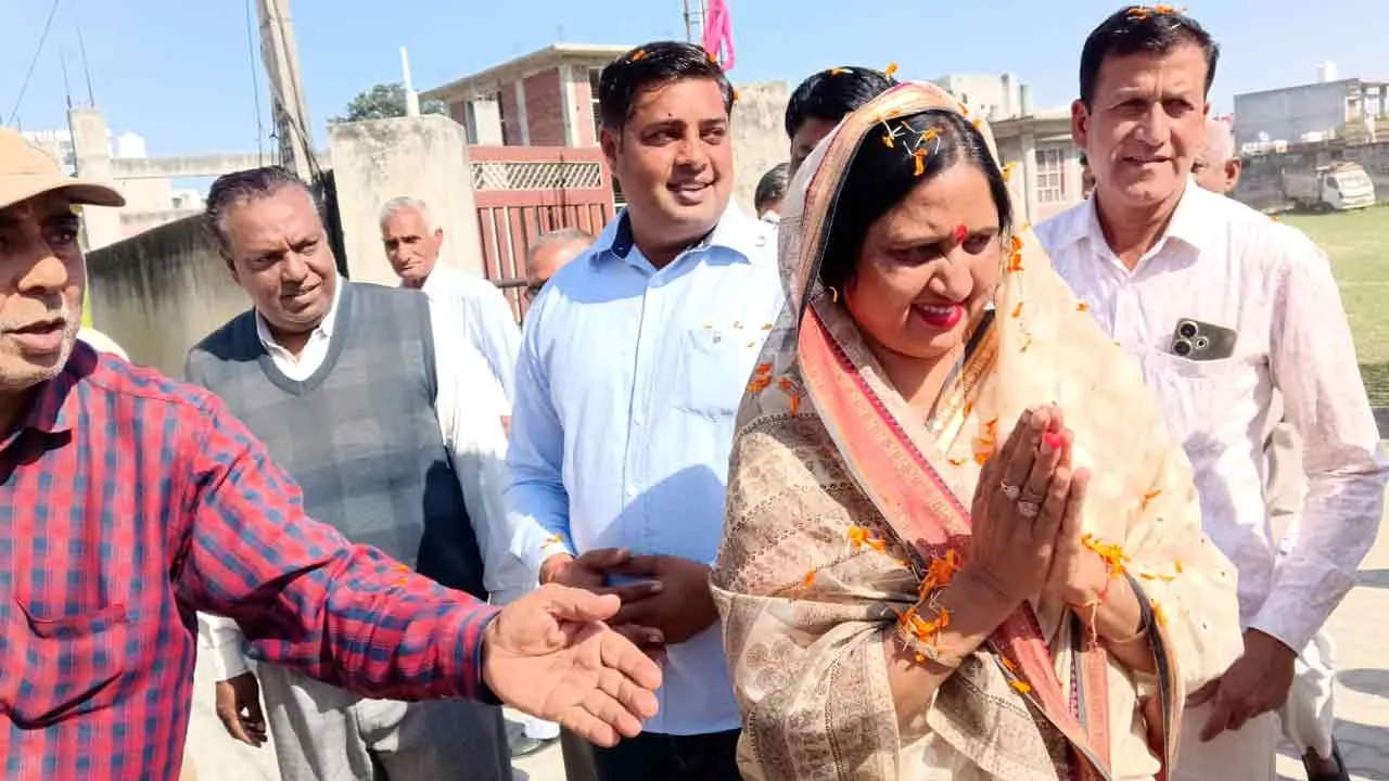 देवधर गांव में नव निर्वाचित मेयर सुमन बहमनी का भव्य स्वागत