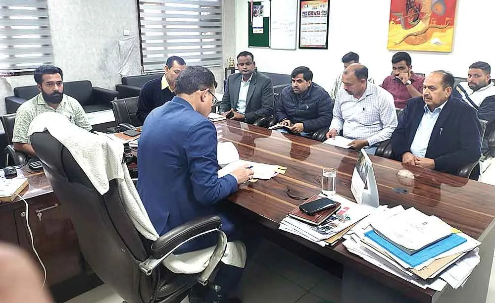 आप सीसीटीवी कैमरे की निगरानी में हैं! अब बच नहीं पाएंगे खुले में कूड़ा फैंकने वाले!