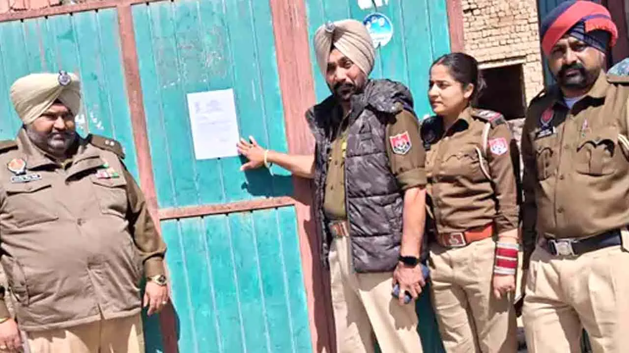 नशा तस्कर की 10 लाख से अधिक की संपत्ति सील
