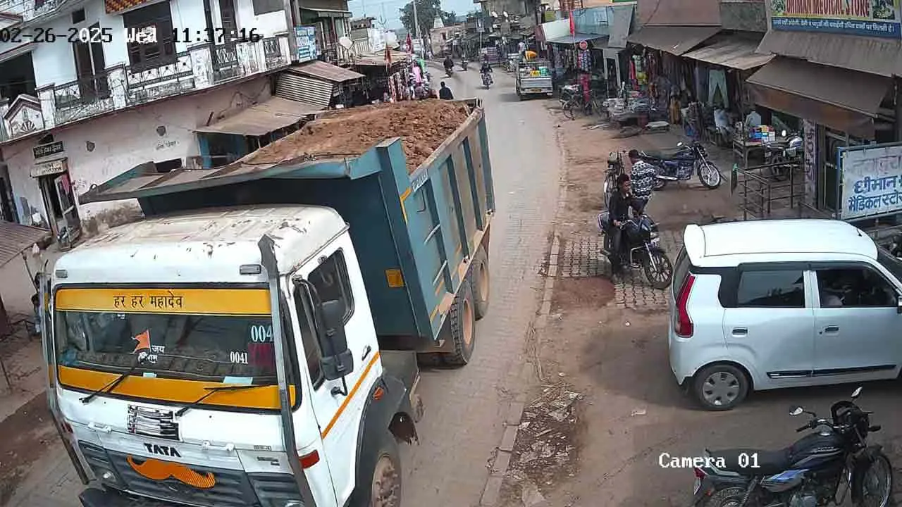 Naraingarh: चूना पत्थर से भरा एक डंपर किया जब्त