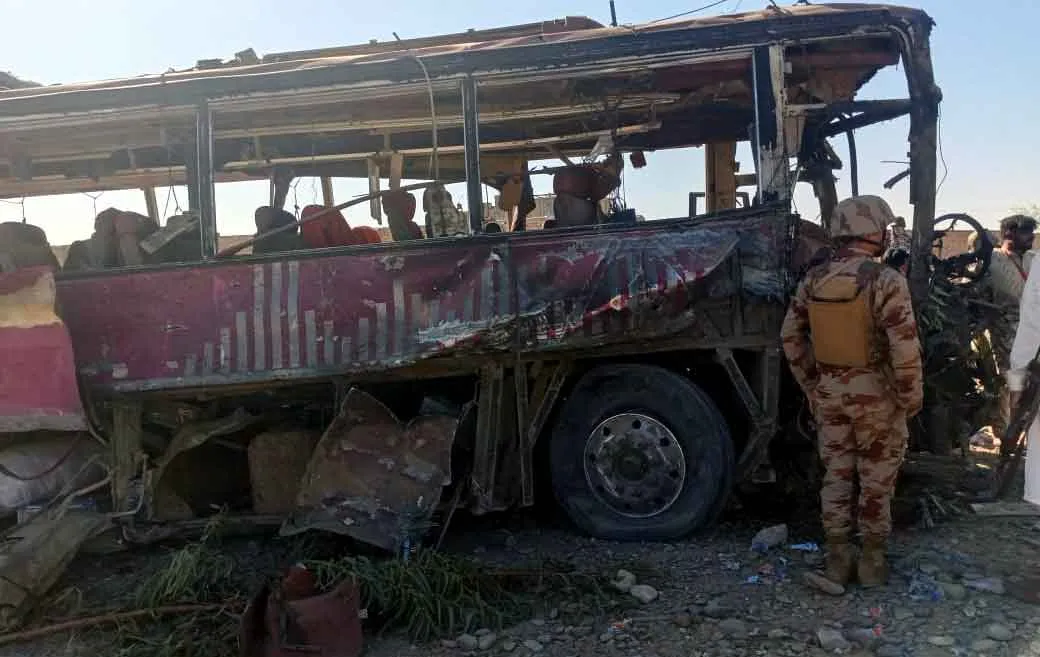 Pakistan Army Convoy Attacked: पाकिस्तान में सेना के काफिले पर हमला, 12 जवान मरे, 22 घायल