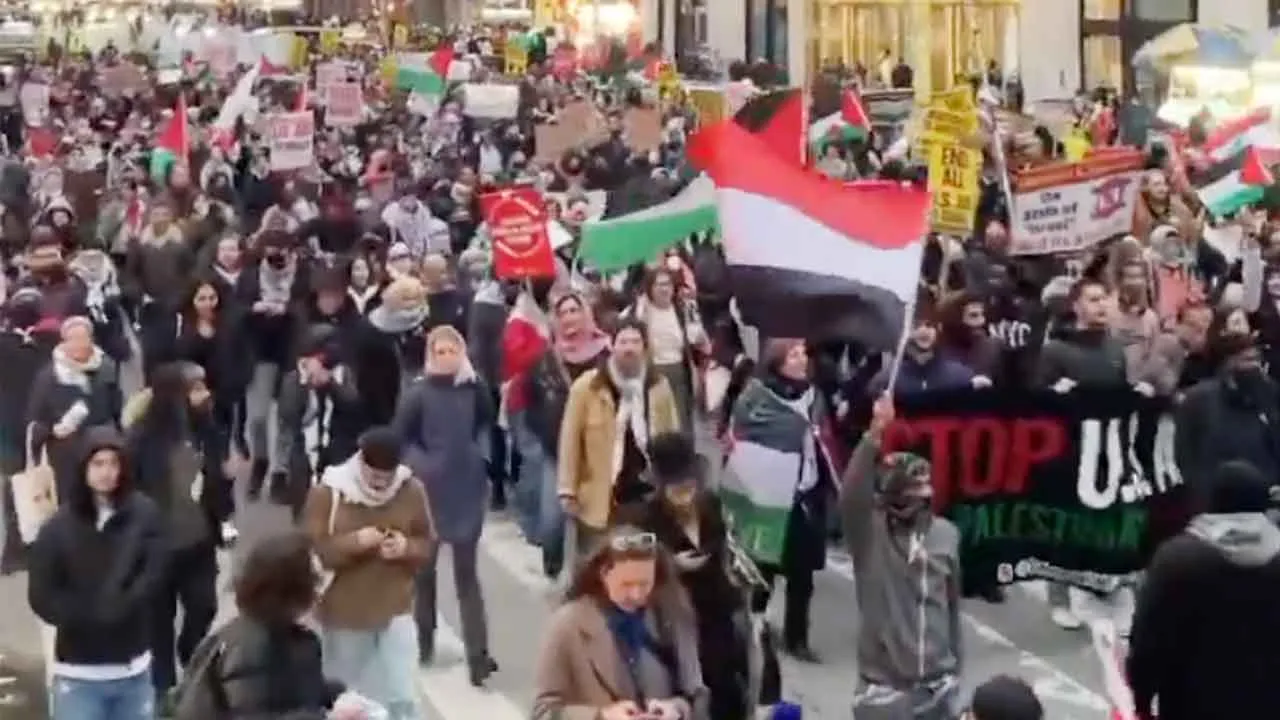 New York Protests: ट्रंप प्रशासन के खिलाफ एकजुट हुए फिलिस्तीनी