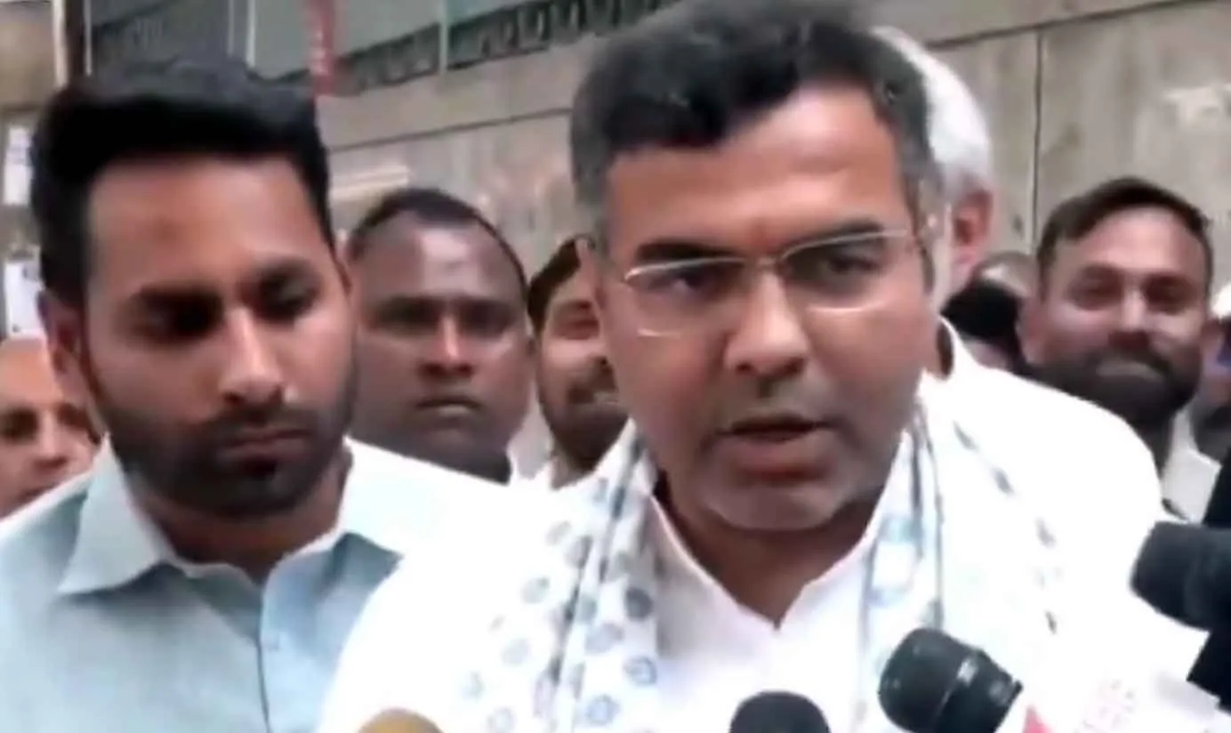 Delhi Deputy CM Parvesh Verma: दिल्ली डिप्टी सीएम आए एक्शन में, पीडब्ल्यूडी अधिकारी पर गिरी गाज