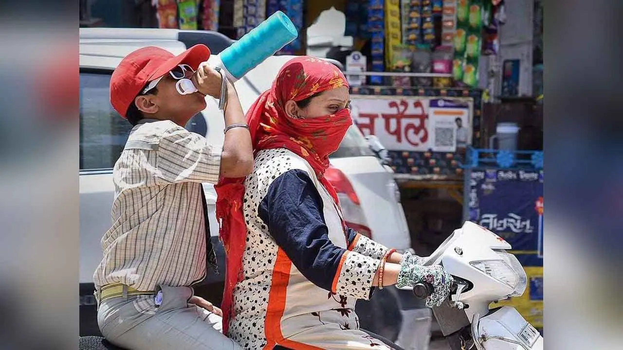 Rajasthan Weather Update: पश्चिमी विक्षोभ के प्रभाव से जल्दी बदलेगा मौसम, दिखेंगे गर्मी के भयंकर तेवर