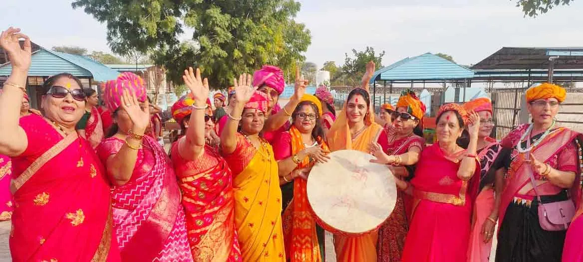 गौवंश की सेवा के साथ रंगीलो फागणियो का अनूठा आयोजन