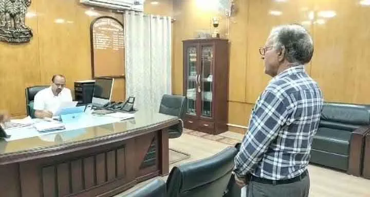 रिकॉर्ड अनुसार 60 फीट में सडक़ बनवाने की मांग