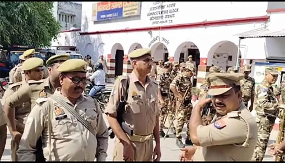 Sambhal: संभल में जामा मस्जिद कमेटी के एडवोकेट हिरासत में, इलाका छावनी में तब्दील