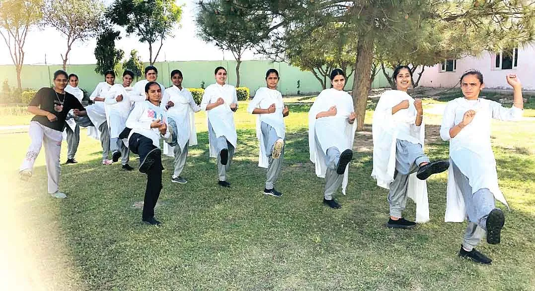 Shri Gurusar Modia News: शाह सतनाम जी गर्ल्स महाविद्यालय श्री गुरुसर मोडिया में छात्राओं ने सीखे आत्मरक्षा के गुर