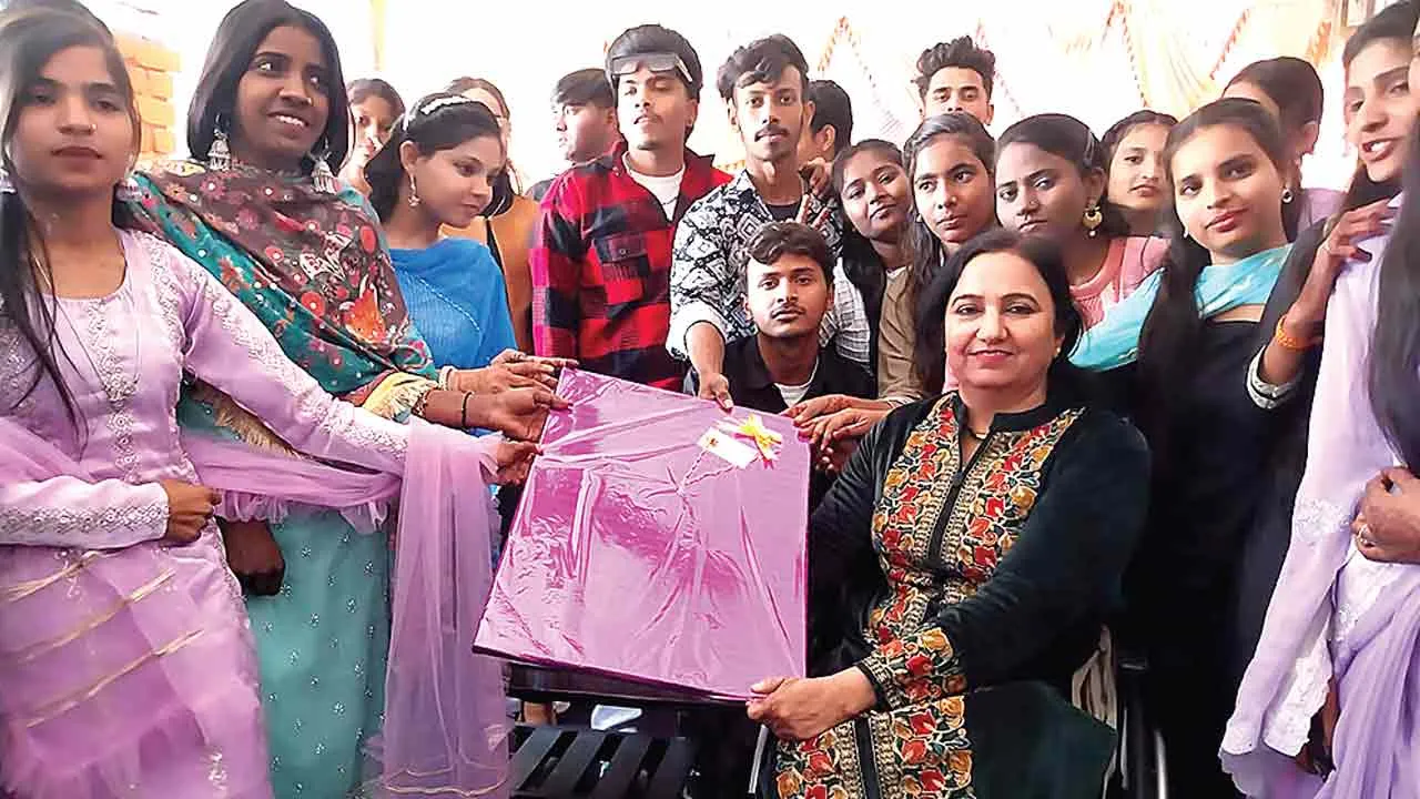 International Women’s Day: जुनून हो तो ऐसा… दिव्यांगता पर भारी कविता का हौंसला, बोझ की बजाय बनी परिवार की ताकत