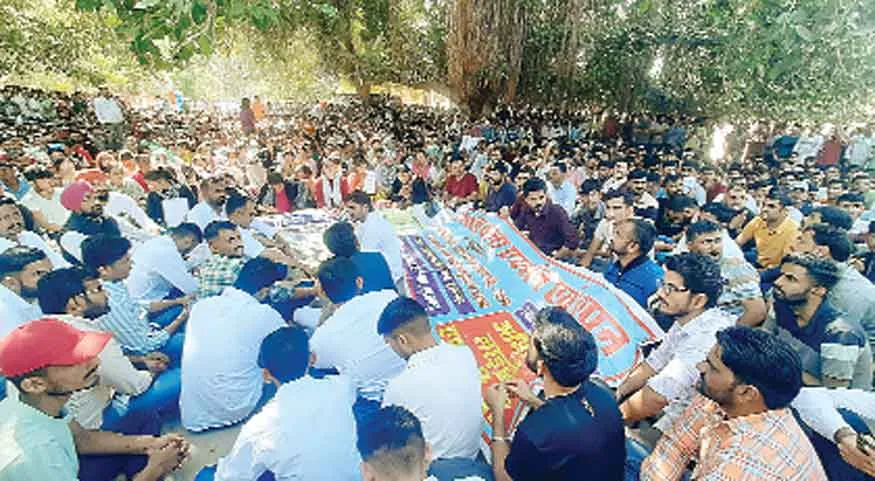 Students Protests: अक्रोशित हुए बेरोजगार छात्र-छात्राएं, उपखंड कार्यालय पर प्रदर्शन कर विधानसभा घेरने की दी चेतावनी