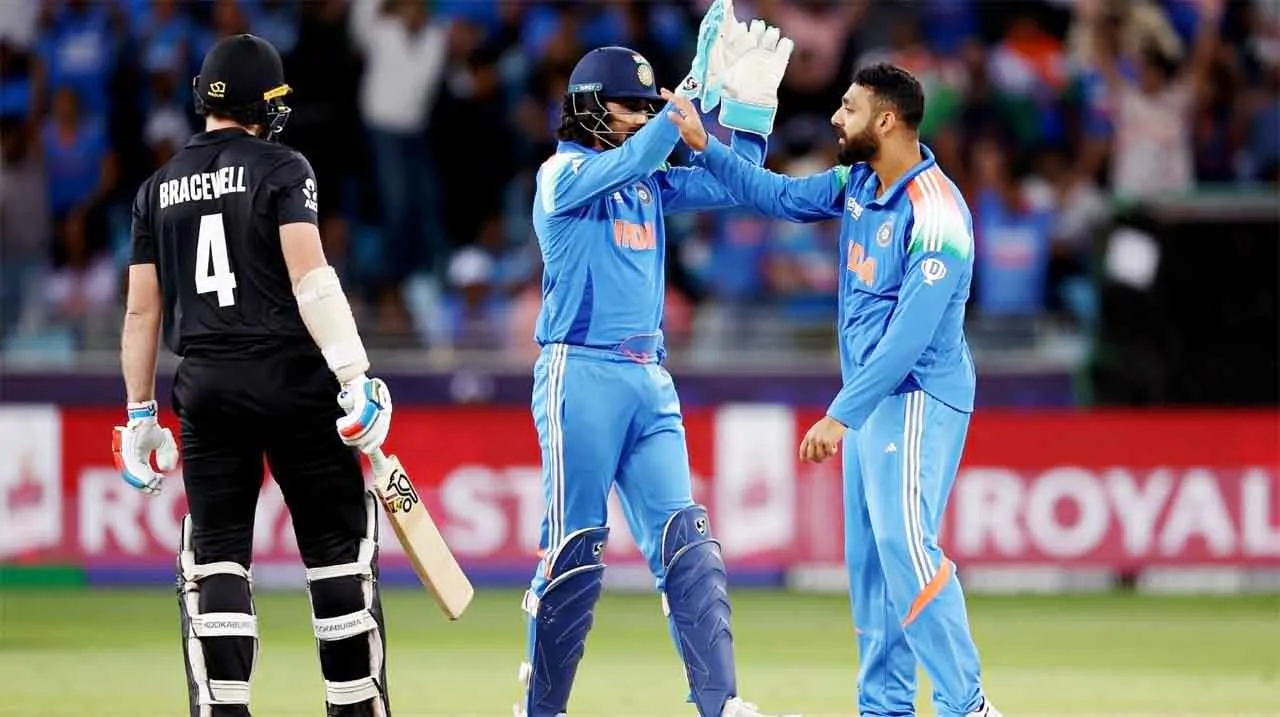 India beat New Zealand: वरुण चक्रवर्ती ने अबू धाबी में मचाया कोहराम! न्यूजीलैंड का किया जीतना हराम!