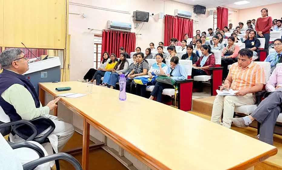 कुलपति ने छात्रों से कहा-ज्यादा बारिश से चना अधिक हो सकता है