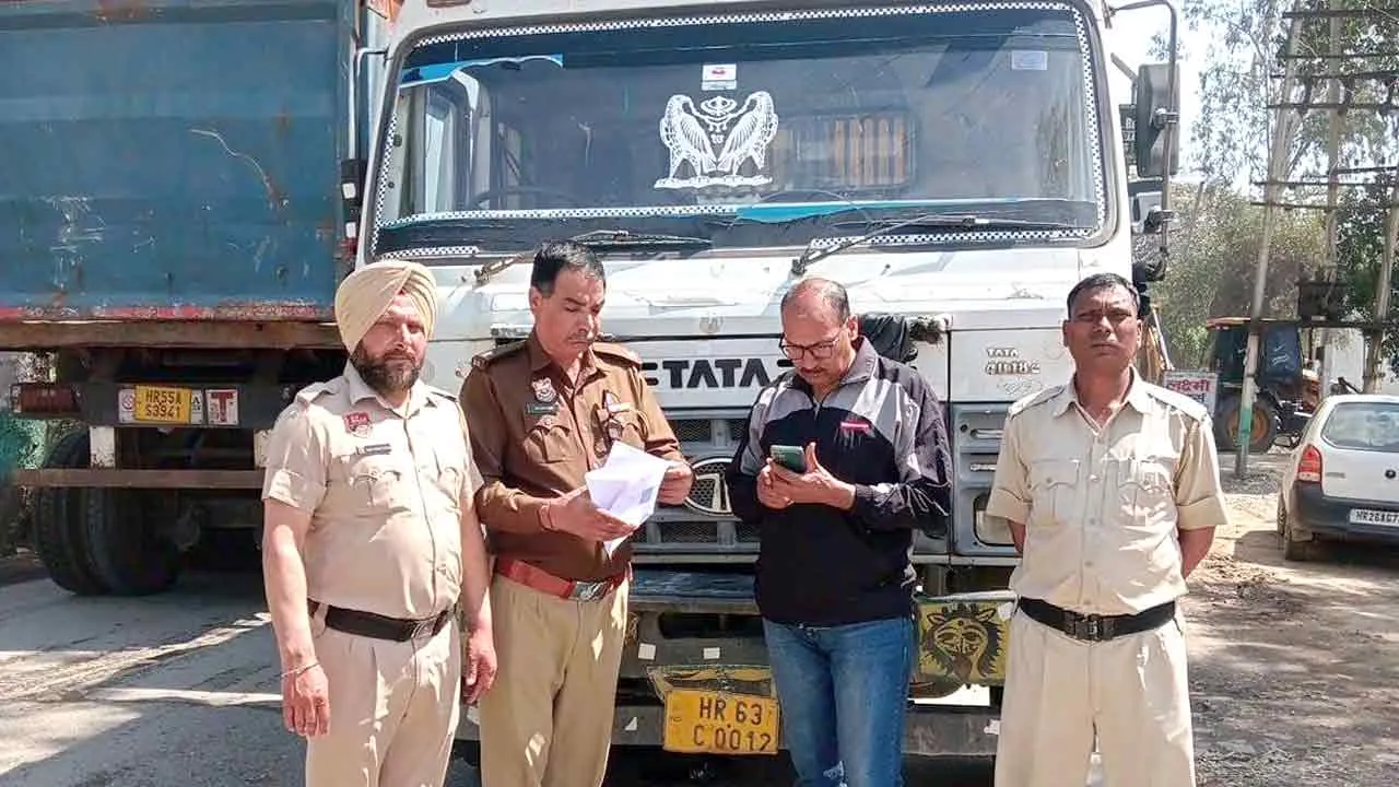 Traffic Challan: चैकिंग के दौरान 3 वाहन सीज तथा 25 पर लगाया 19.63 लाख जुर्माना