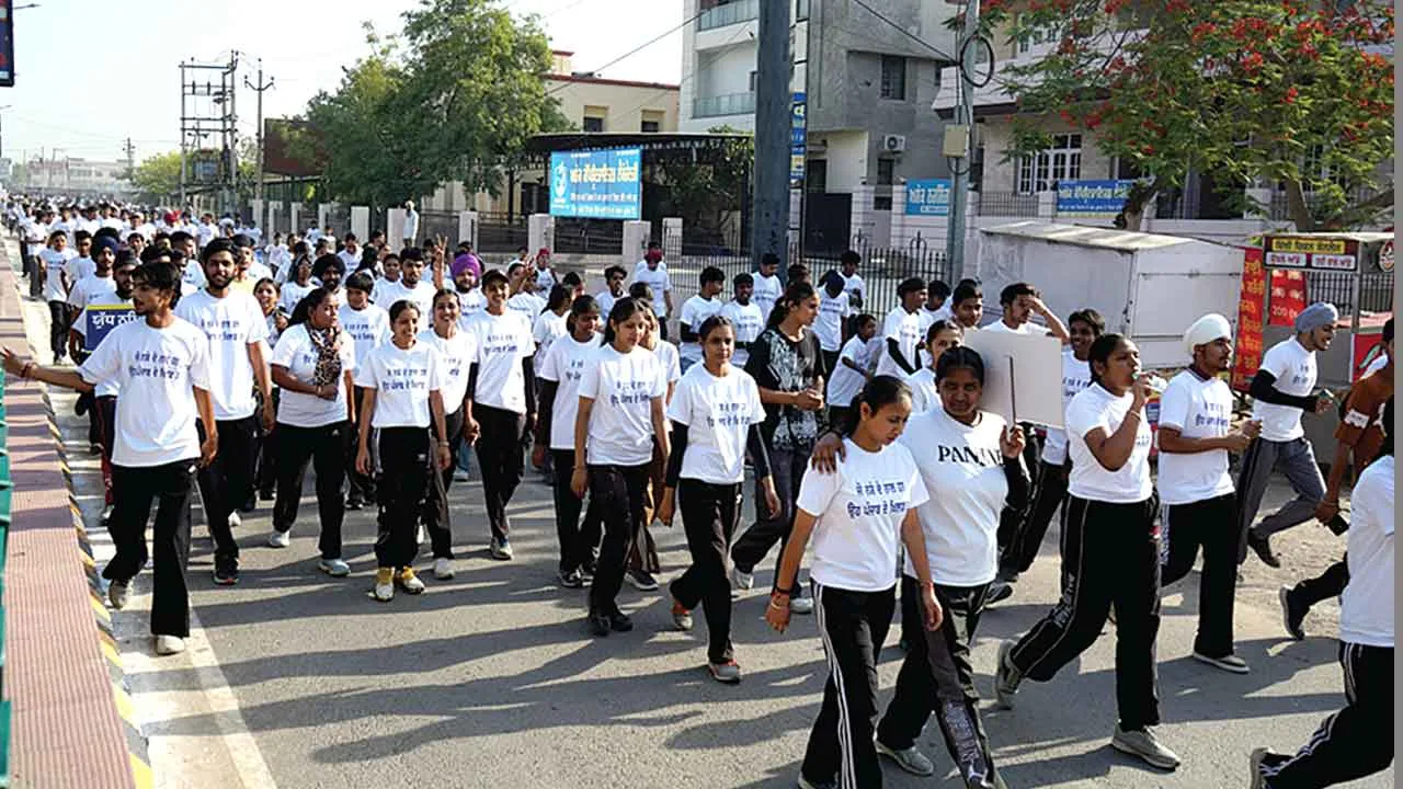 जागरुकता रैली: बरनाला में हजारों युवाओं ने नशों के खिलाफ ली ‘शपथ’