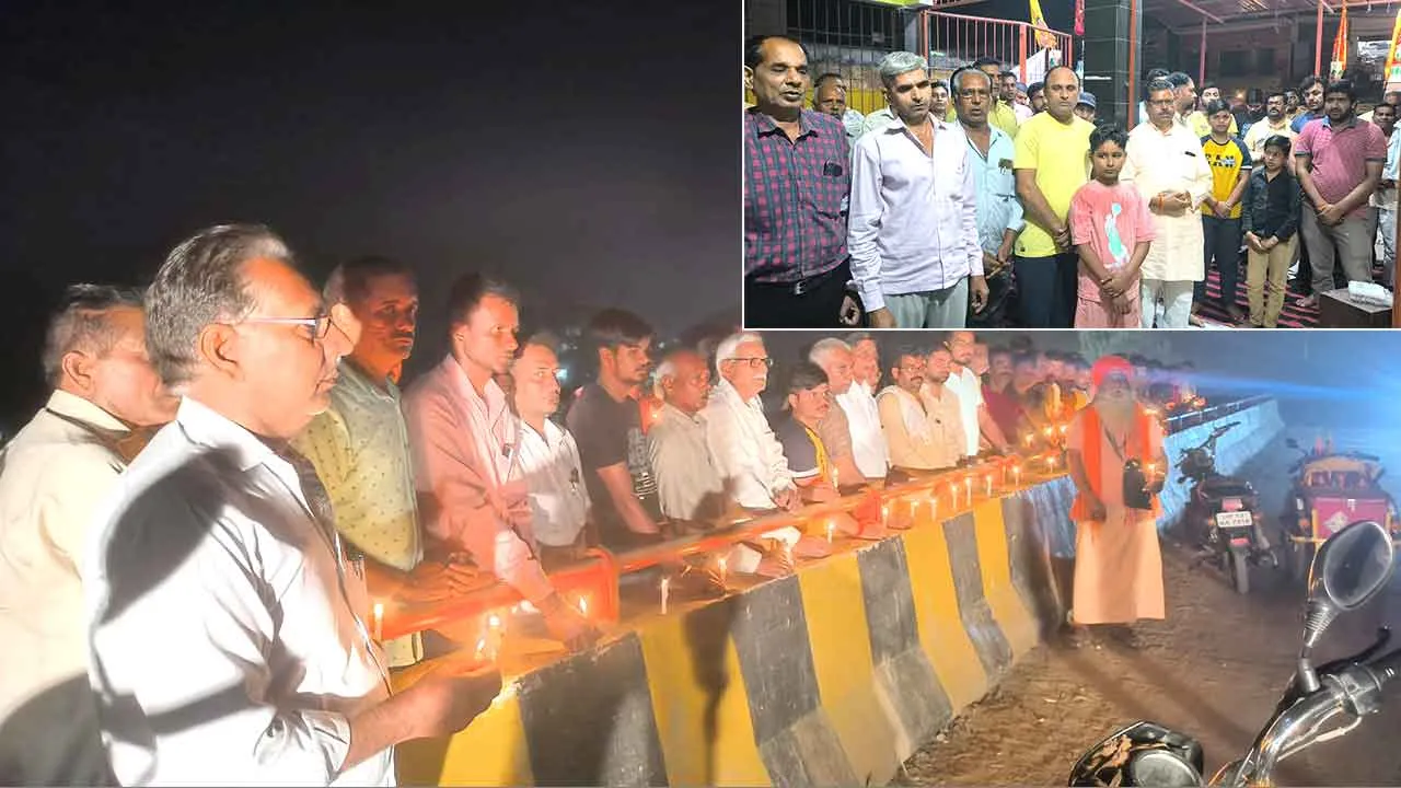 पहलगाम आतंकी हमले के विरोध में निकाला कैंडल मार्च