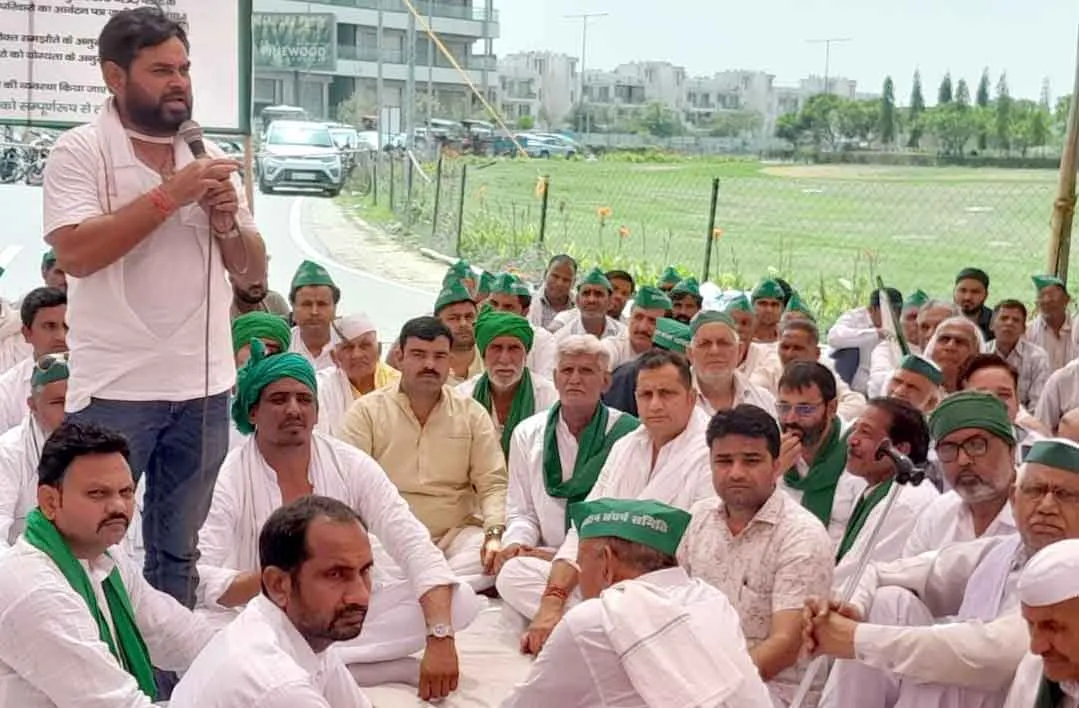 Ghaziabad: सुधर जाएं बिल्डर, किसानों के साथ बदसलूकी बर्दाश्त नहीं होगी :बिजेंद्र सिंह