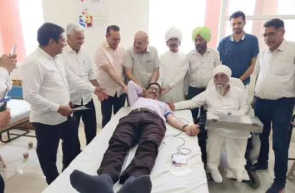 CDLU Blood Donation Camp: सीडीएलयू के अध्यापक पढ़ाने के साथ साथ दूसरों का जीवन बचाने में भी आगे आए