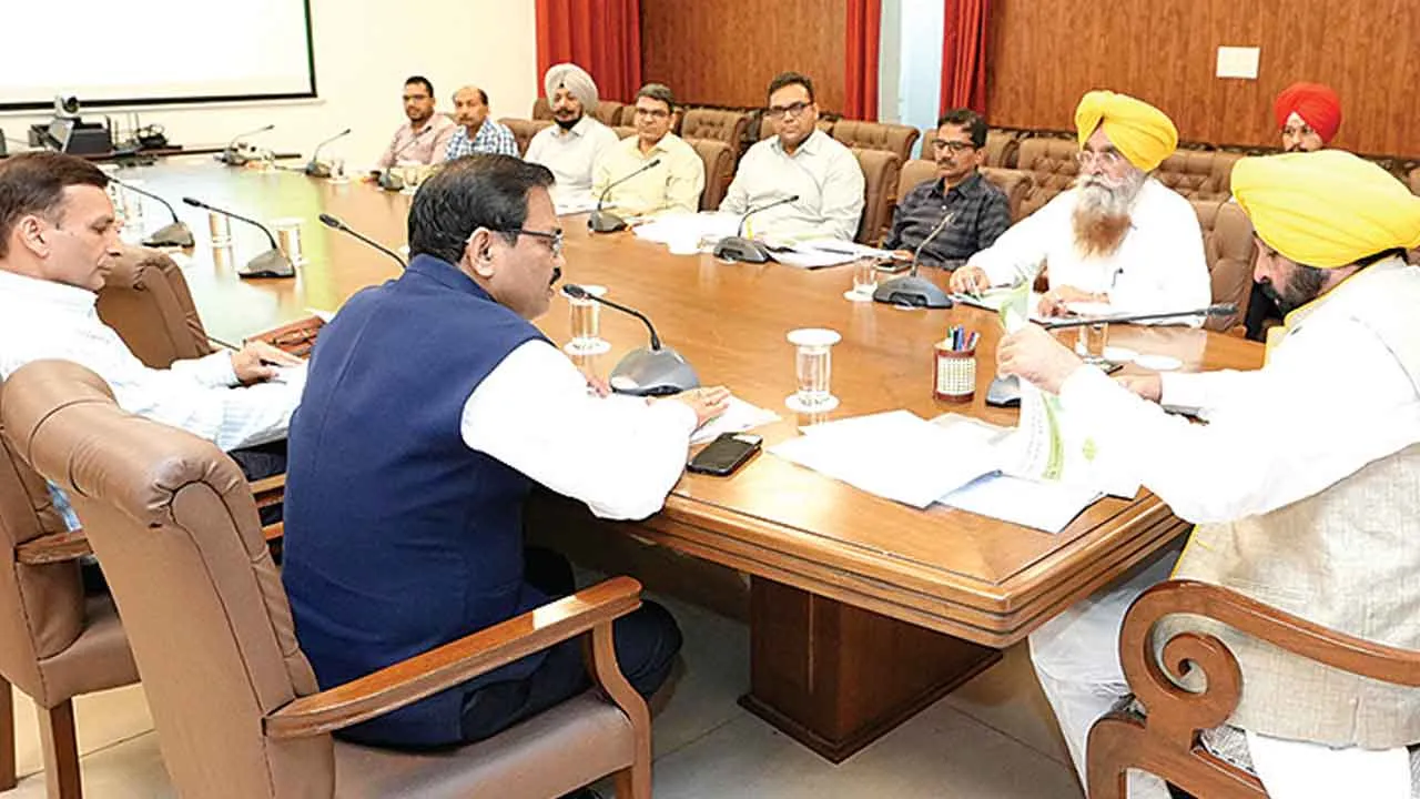 सीएम मान ने लिंक सड़कों की मुरम्मत के लिए विशेष मुहिम को दी हरी झंडी