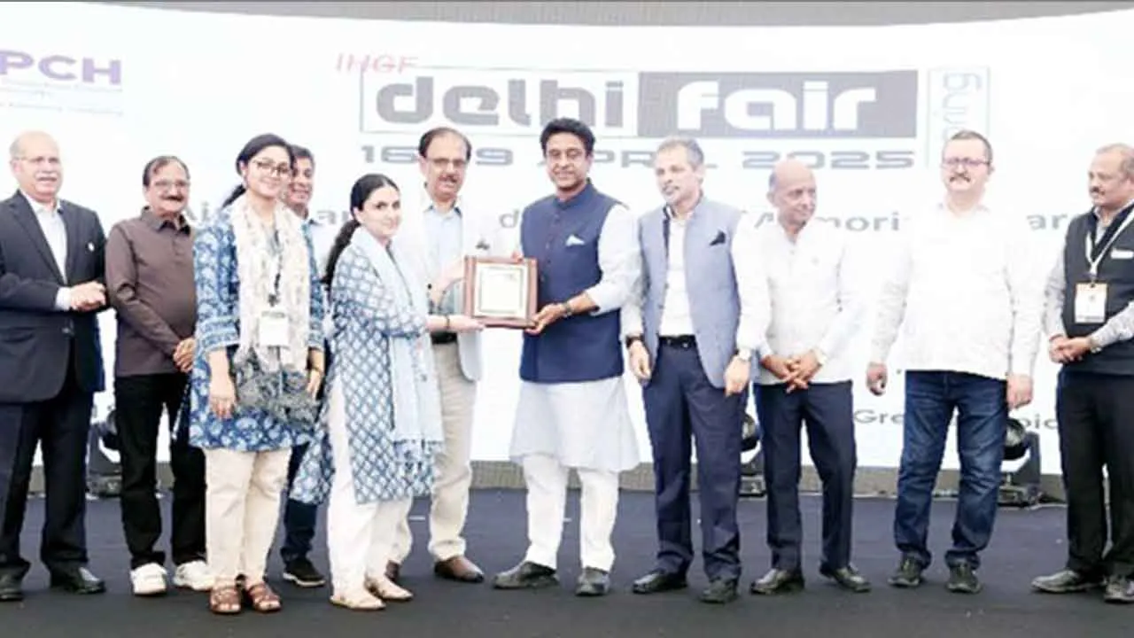 Delhi Mela Spring 2025: दिल्ली मेले की सफलता, हस्तशिल्प के उज्जवल भविष्य की ओर बढ़ते कदम: डॉ राकेश कुमार  