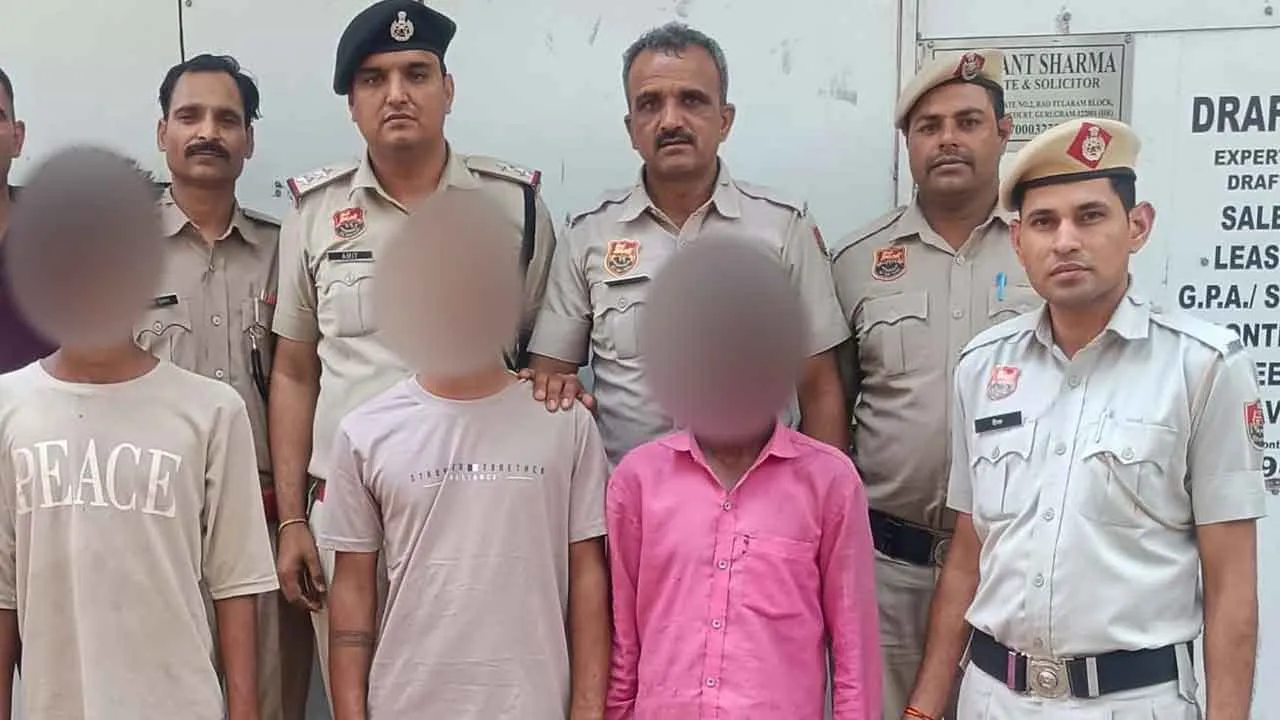 दिन में चलाते थे ऑटो रिक्शा, रात को लोगों को लूटते थे आरोपी