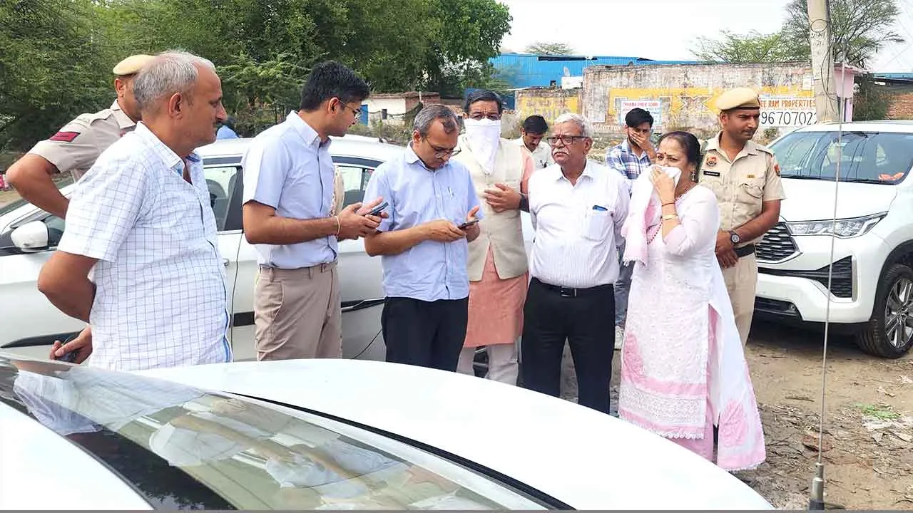 जब शहर में सफाई व्यवस्था देखने निकलीं मेयर तो पता चली बदहाली