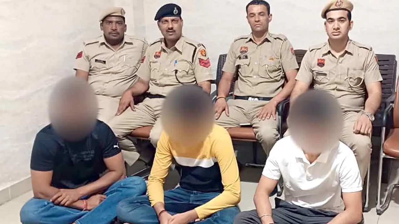 सड़क पर स्टंट करने के तीन आरोपी काबू, तीन कार भी बरामद