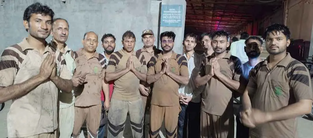 Hanumangarh Town Plywood Factory Fire: डेरा सेवादारों ने जान पर खेलकर बुझाई प्लाईवुड फैक्ट्री में लगी भीषण आग, हुई भूरी-भूरी प्रशंसा